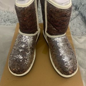 Reversible sequins UGG boots